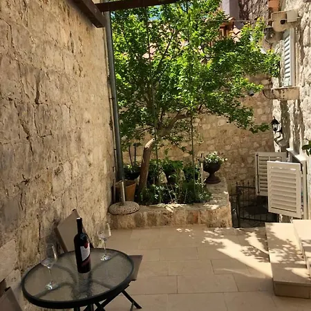 Elegant Leila Apartment *